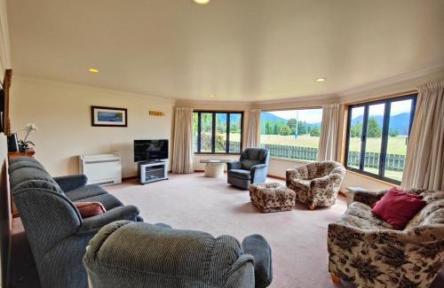 Te Anau House | Dusky Delight