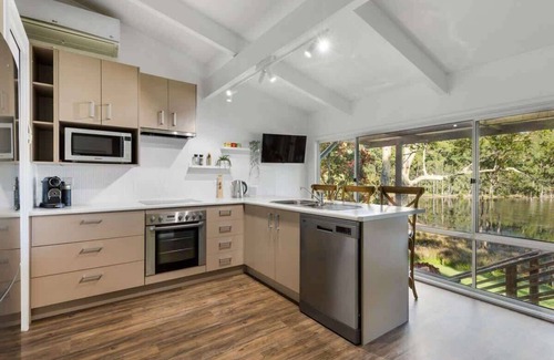 Burrill Lake House | Dusky Summary: Waterf