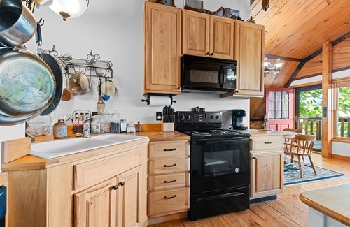 Ferguson Cabin | Dutch Barn Style cabin at Leatherwood Mountains with great views.