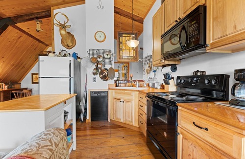 Ferguson Cabin | Dutch Barn Style cabin at Leatherwood Mountains with great views.