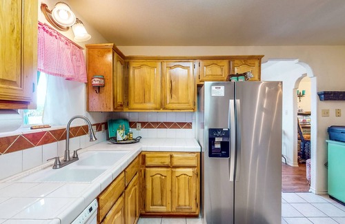 Leon Junction House | Dutch Colonial Countryside Home on 45-Acre Lot - Theater Room, Poker & Bar