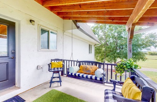 Leon Junction House | Dutch Colonial Countryside Home on 45-Acre Lot - Theater Room, Poker & Bar