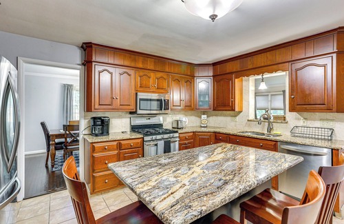 Lancaster House | Dutch Country Home Near Family Attractions!