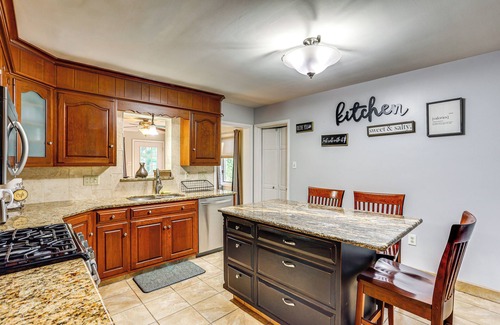 Lancaster House | Dutch Country Home Near Family Attractions!