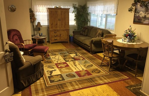 Edgerton House | Dutch Inn Guest House near Pipestone National Monument & Blue Mounds State Park