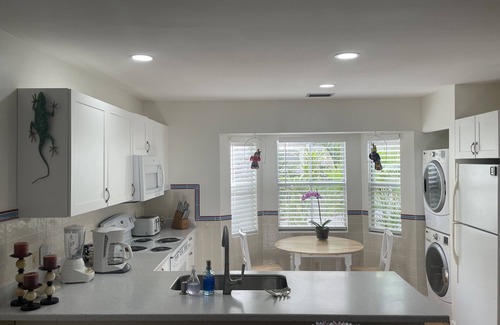 Downtown Condo | Duval Sq., Old Town, very walkable, full kitchen, pool, parking, 2 BR/2.5 BA.