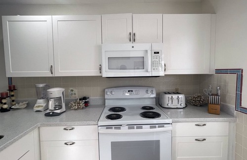 Downtown Condo | Duval Sq., Old Town, very walkable, full kitchen, pool, parking, 2 BR/2.5 BA.