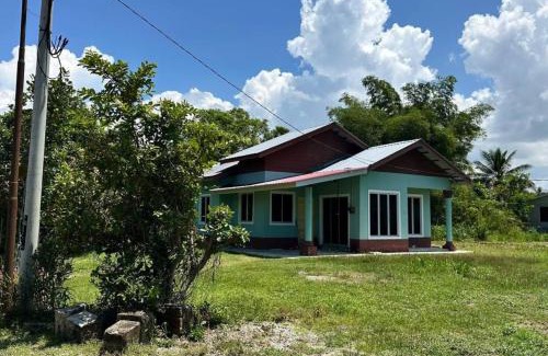 Peringat House | DVillage Homestay Kelantan Kota Bharu Free Wifi Bilik Aircond