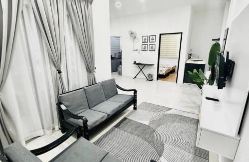 Peringat House | DVillage Homestay Kelantan Kota Bharu Free Wifi Bilik Aircond