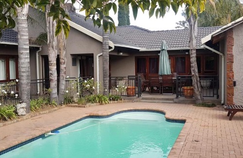 Emalahleni House | Dvine Guesthouse Witbank