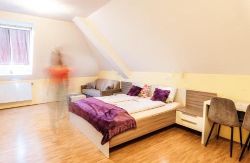 Slovenske Konjice Hotel | Dvorec Trebnik - SOBE