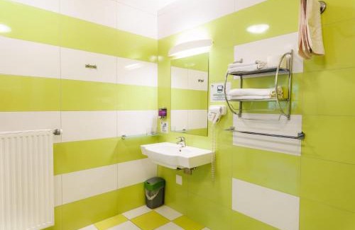 Slovenske Konjice Hotel | Dvorec Trebnik - SOBE