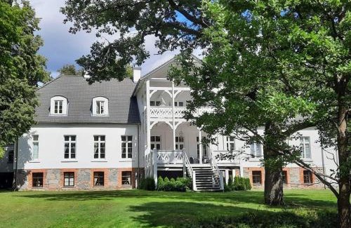 Miastko House | Dwór Role