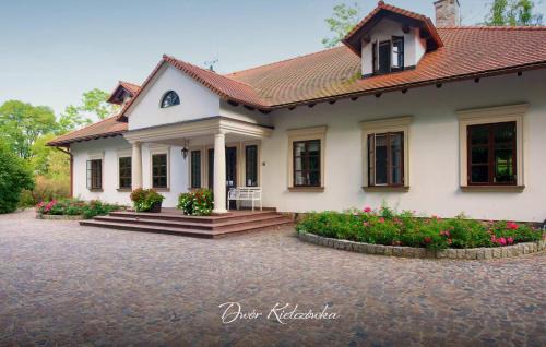 gmina Moszczenica House | Dwór w Kiełczówce
