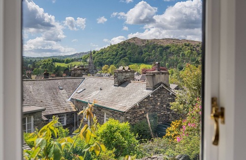 Ambleside House | Dwarf Hall - central Ambleside