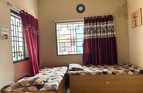 Dwarka House | DWARKA HOME STAY AC rooms Hall For family only