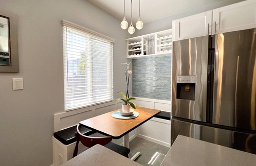Sunset Park Cottage | Dwell Art Gallery Home ~ Cozy Cottage Santa Monica