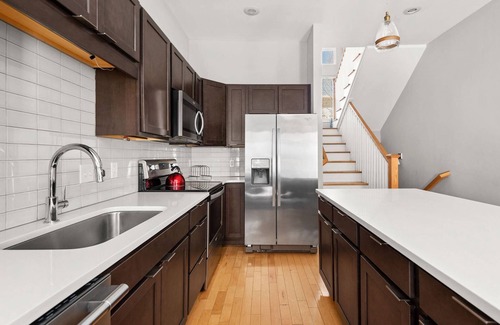 Chestnut Hill Condo | Dwell ~ Clean Condo ~ Just over 1 Mile to Broadway & Downtown ~ Right on Second Avenue ~ WiFi