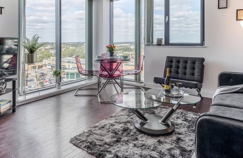 Basildon House | Dwellers Delight Living Serviced Accommodation , 2 Bed Penthouse, Basildon