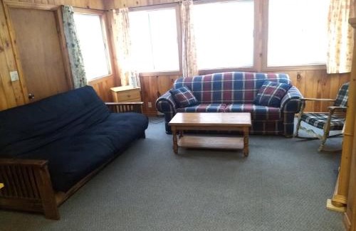 Dwight Hotel | Dwight Riverside Inn