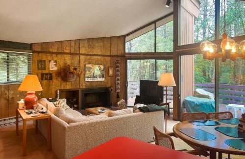 Quechee House | Dwight Road Getaway