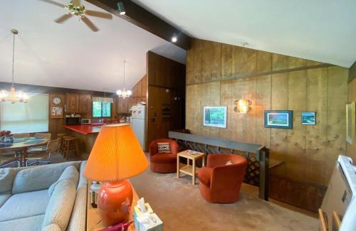 Quechee House | Dwight Road Getaway