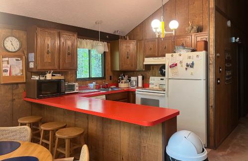 Quechee House | Dwight Road Getaway