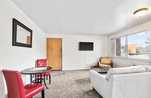 Cliff - Cannon Apartment | Dwntwn 1 bedroom Walk to Hospital TV WIFI
