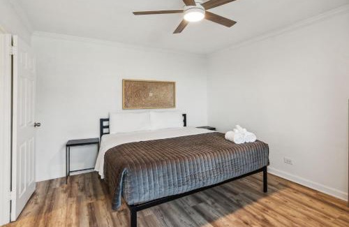 Downtown Atlanta House | Dwntwn Condo Walk To Americmartaquarium, Sleep 3