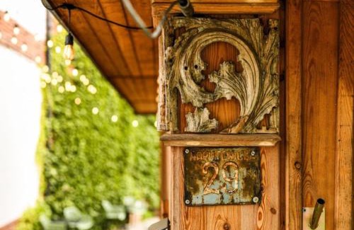 Krasnik Hotel | Dworek Modrzewiowy