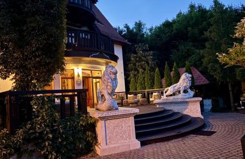 Oliwa Bed & Breakfast | Dworek Oliwski