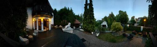 Oliwa Bed & Breakfast | Dworek Oliwski