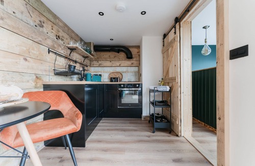 Bethania Cabin | Dyffryn Ceri - luxury converted shipping container