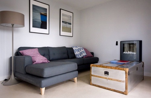 Mawgan Porth Cottage | Dynnarge (2) - a 2 bed classic terrace that sleeps 4 guests in 2 bedrooms
