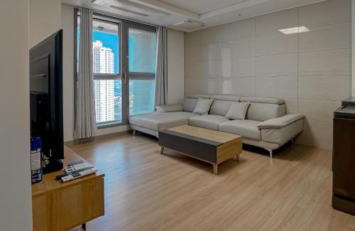 Songdo Apartment | E 2BR 60m2 Newly Built High Floor APT 2min to Hyundai Outlet Triple St 2Free Parking