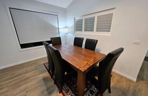 Tarneit House | E 4 Room Retreat Family Friendly