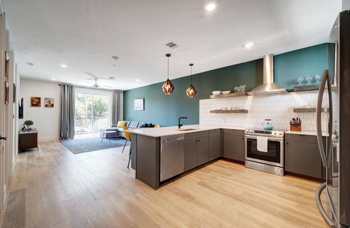 Holly Condo | E 5th St - Perfect Location for Play or Stay!