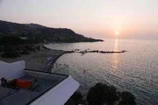 Kato Pyrgos Hotel | E.J. Pyrgos Bay Hotel