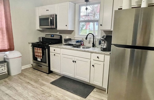 Dallastown House | E Maple-The Pleasant Home-Comfort & Ease
