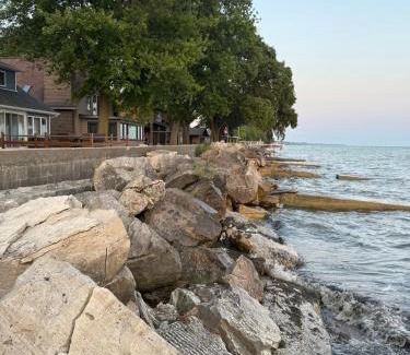 Amherstburg House | E&S Lake House Retreate & S Lake House Retreat