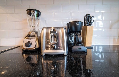 Granada Apartment | E103 - Brand-New Quiet & Comfortable Studio Unit