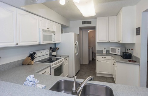 Thomas Drive Condo | E1501 Stunning Gulf View, 3 pools, Tennis court