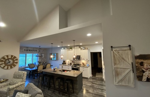 Butte Des Morts House | EAA 4 Bedroom House, Golf Simulator and Large Outdoor Patio.