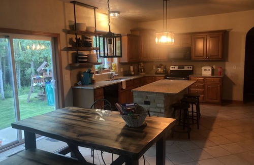Neenah House | EAA Airventure Home Available w/vehicle available. About 13 mins to EAA grounds.
