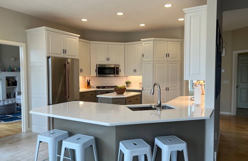 Neenah House | EAA Airventure location for a family or group - 6000 sq ft!