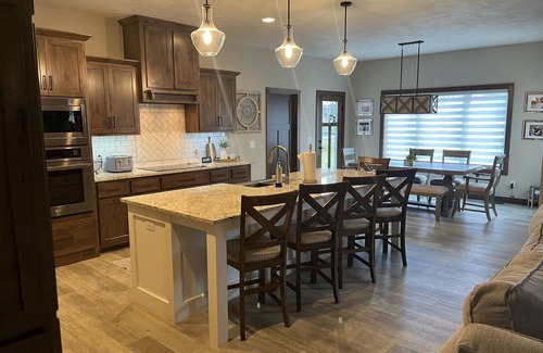 Winneconne House | EAA: Beautiful 4 bedroom home, quiet neighborhood, Lake access end of the roadn