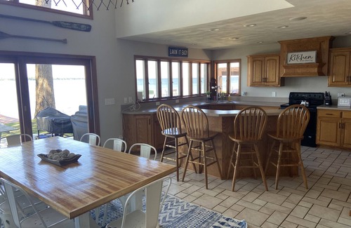 Neenah House | EAA RENTAL on Lake Winnebago!