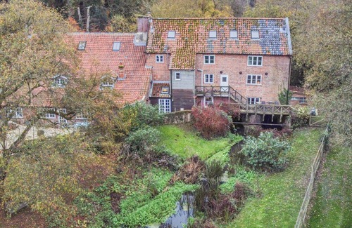 Foxley House | Eades Mill - Three Bedroom House, Sleeps 8
