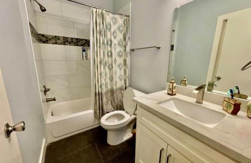South Central Houston House | EADO Essentials Suite with Fridge, Microwave, WiFi and AC