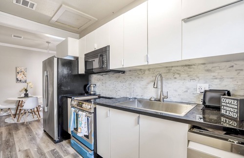 East Downtown Houston Apartment | Eado Hideaway, 3 mins walk to Kroger